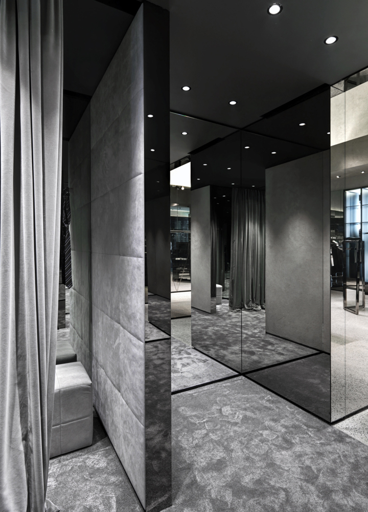 Les Homme . Milan . Italy