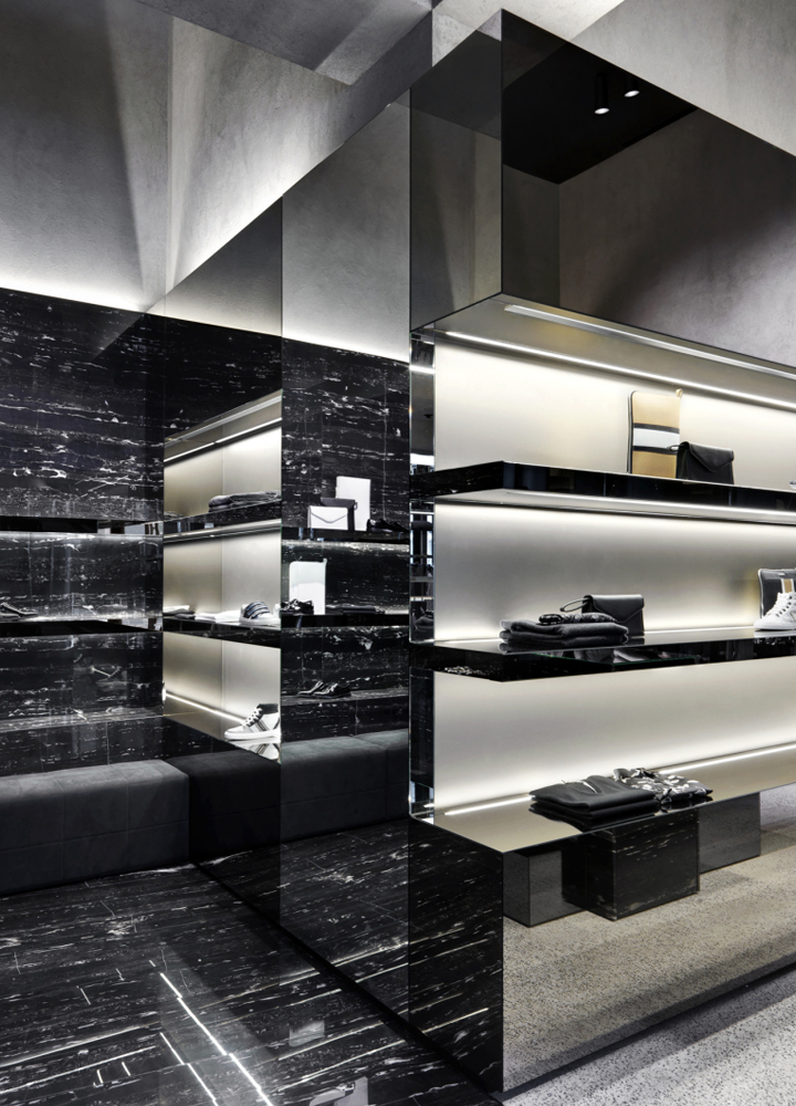 Les Homme . Milan . Italy