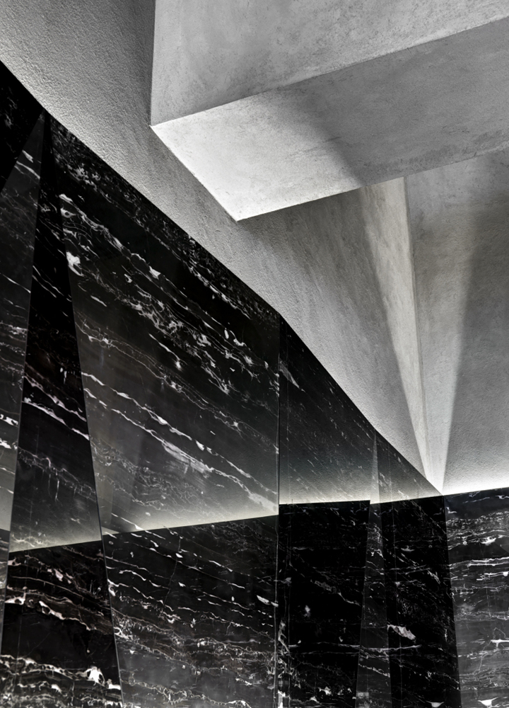 Les Homme . Milan . Italy