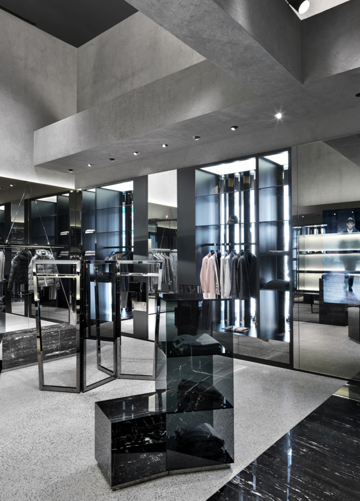 Les Homme . Milan . Italy